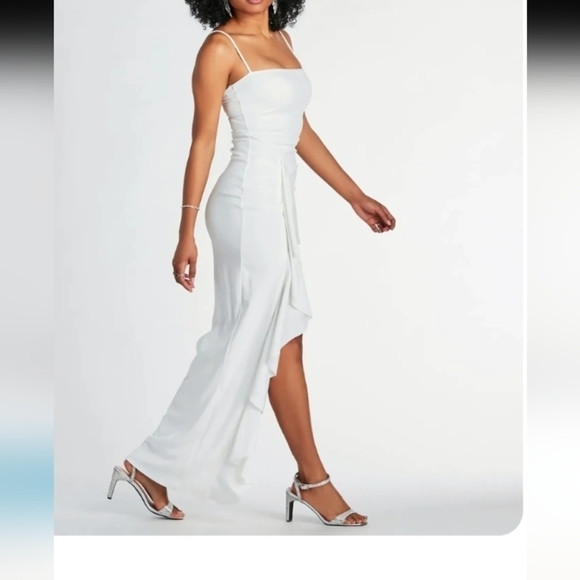 WINDSOR Maggie white Ruffled High Slit Crepe Formal Dress - Picture 2 of 10